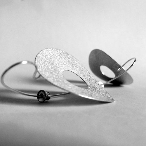 Large 'Donut' Hollow Discs Drop Earrins on Ear Pin