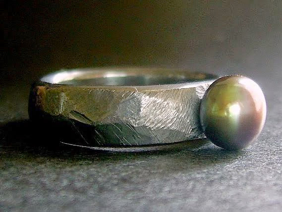 Hammered Oxidised Band with Cultured Pearl