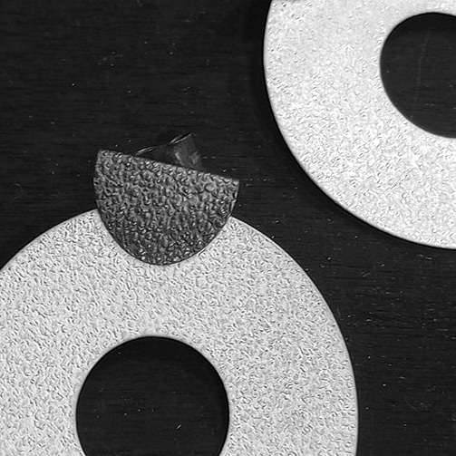 Large Hollow Discs Drops on Oxidised Element on a Post